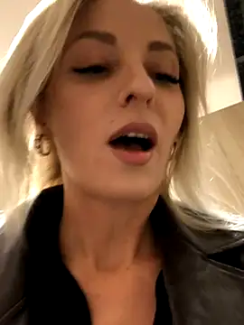 Snapshot of Diamond_Bunny_ chatting on 10-05-25, 02:04 Diamond Bunny online show from 10-05-25, 02:04