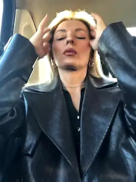 Snapshot of Diamond_Bunny_ chatting on 11-07-25, 12:38 Diamond Bunny online show from 11-07-25, 12:38