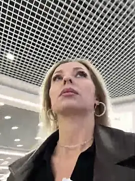 Snapshot of Diamond_Bunny_ chatting on 11-13-25, 04:06 Diamond Bunny online show from 11-13-25, 04:06