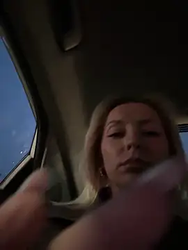 Snapshot of Diamond_Bunny_ chatting on 11-17-25, 02:56 Diamond Bunny online show from 11-17-25, 02:56