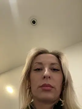 Snapshot of Diamond_Bunny_ chatting on 11-19-25, 02:39 Diamond Bunny online show from 11-19-25, 02:39