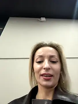 Snapshot of Diamond_Bunny_ chatting on 11-21-25, 02:16 Diamond Bunny online show from 11-21-25, 02:16