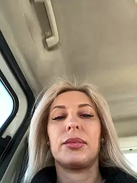 Diamond Bunny  online show from 03-10-26, 02:00