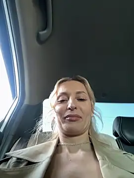 Diamond Bunny  online show from 04-21-26, 02:34