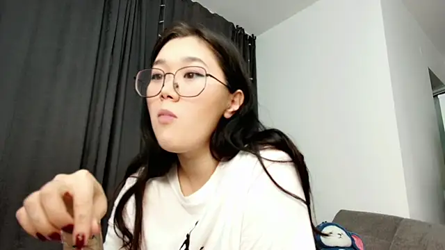 Snapshot of Jennatyan chatting on 12-31-24, 02:29 Jennatyan online show from 12-31-24, 02:29