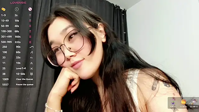 Snapshot of Jennatyan chatting on 01-04-25, 04:11 Jennatyan online show from 01-04-25, 04:11