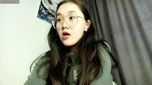 Snapshot of Jennatyan chatting on 02-19-25, 08:01 Jennatyan online show from 02-19-25, 08:01