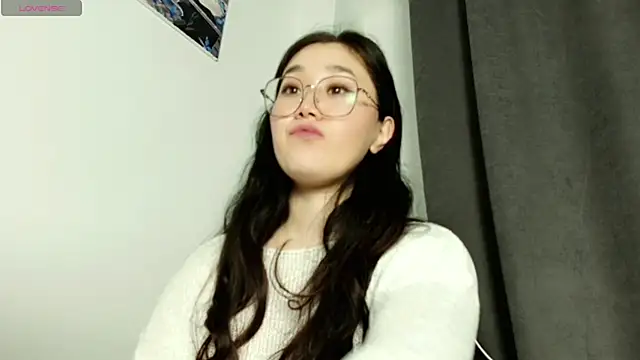 Snapshot of Jennatyan chatting on 03-11-25, 04:51 Jennatyan online show from 03-11-25, 04:51