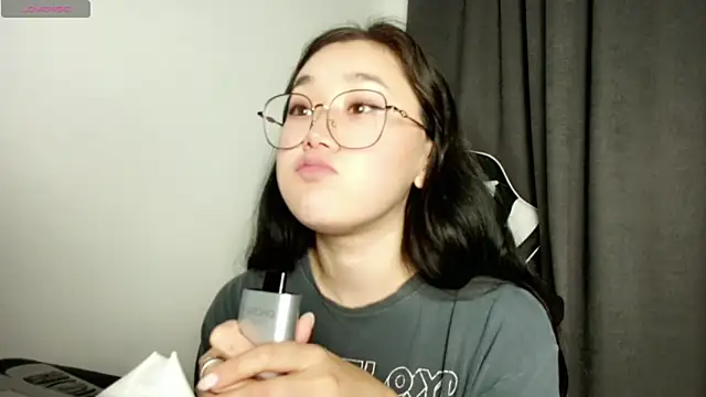 Snapshot of Jennatyan chatting on 03-14-25, 06:29 Jennatyan online show from 03-14-25, 06:29