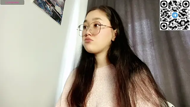 Snapshot of Jennatyan chatting on 03-21-25, 10:39 Jennatyan online show from 03-21-25, 10:39