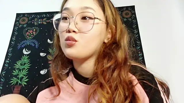 Snapshot of Jennatyan chatting on 09-10-25, 12:16 Jennatyan online show from 09-10-25, 12:16