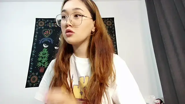 Snapshot of Jennatyan chatting on 09-22-25, 01:02 Jennatyan online show from 09-22-25, 01:02