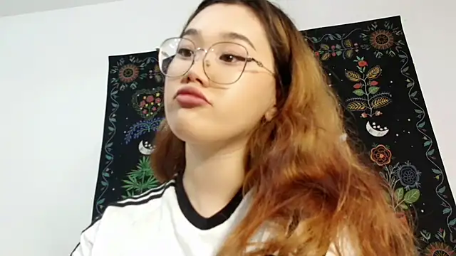 Snapshot of Jennatyan chatting on 09-26-25, 12:31 Jennatyan online show from 09-26-25, 12:31