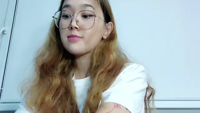 Snapshot of Jennatyan chatting on 11-18-25, 02:43 Jennatyan online show from 11-18-25, 02:43