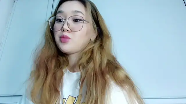 Snapshot of Jennatyan chatting on 11-19-25, 12:38 Jennatyan online show from 11-19-25, 12:38