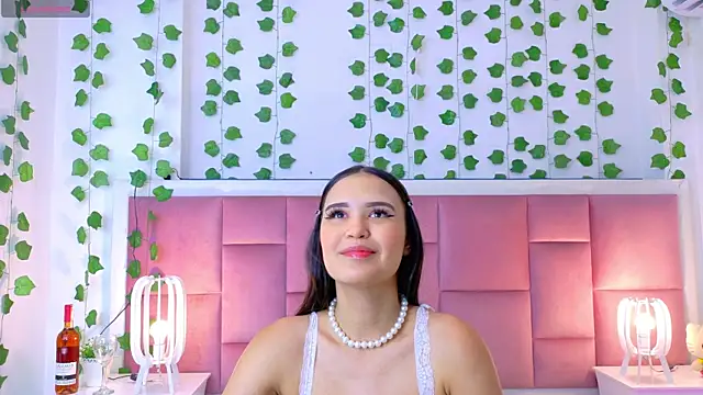 Snapshot of kaily_sweet1 chatting on 07-11-26, 11:24 kaily sweet1 online show from 07-11-26, 11:24
