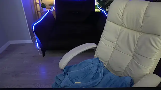 ElysLunar online show from 02-01-25, 11:37