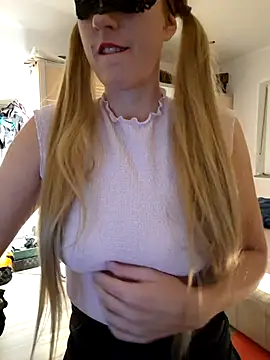 Snapshot of Hexe12346 chatting on 10-23-25, 05:40 Hexe12346 online show from 10-23-25, 05:40