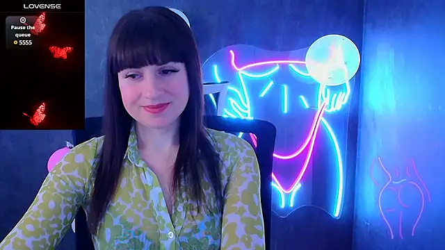 Snapshot of Violla_My chatting on 03-05-25, 06:23 Violla My online show from 03-05-25, 06:23