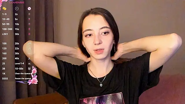 Snapshot of EvaBradley chatting on 10-16-25, 06:42 EvaBradley online show from 10-16-25, 06:42