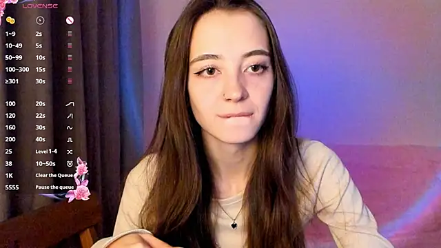 Snapshot of EvaBradley chatting on 10-18-25, 06:41 EvaBradley online show from 10-18-25, 06:41