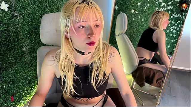 Snapshot of Cloe_five chatting on 09-13-25, 02:50 Cloe five online show from 09-13-25, 02:50