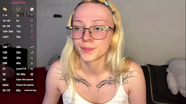 Snapshot of Cloe_five chatting on 10-24-25, 06:48 Cloe five online show from 10-24-25, 06:48