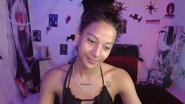 Snapshot of Chelsea__2 chatting on 10-25-25, 12:45 Chelsea 2 online show from 10-25-25, 12:45