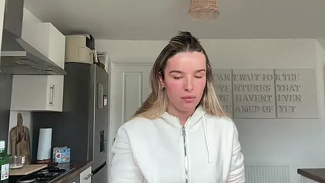 maisiesmithx online show from 04-17-26, 03:37