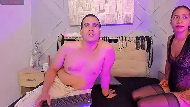 Snapshot of Vale_n_Matt chatting on 09-11-25, 03:28 Vale n Matt online show from 09-11-25, 03:28