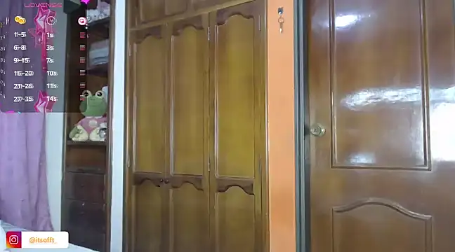 Snapshot of cuttebabe_ chatting on 01-14-25, 12:11 cuttebabe online show from 01-14-25, 12:11