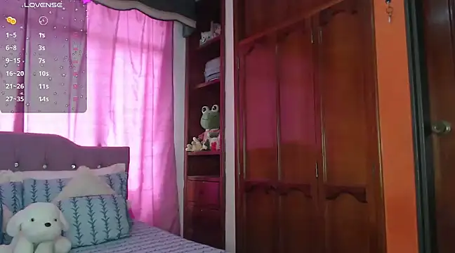 Snapshot of cuttebabe_ chatting on 02-12-25, 07:56 cuttebabe online show from 02-12-25, 07:56