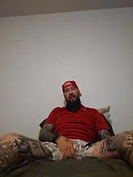 Snapshot of Beardedtattood chatting on 06-30-26, 02:12 Beardedtattood online show from 06-30-26, 02:12