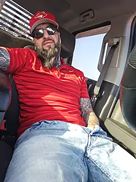 Snapshot of Beardedtattood chatting on 07-01-26, 11:23 Beardedtattood online show from 07-01-26, 11:23