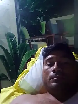 Snapshot of Diogo100 chatting on 10-21-25, 02:45 Diogo100 online show from 10-21-25, 02:45