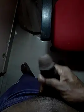 Snapshot of SuranSexy33 chatting on 12-21-24, 06:23 SuranSexy33 online show from 12-21-24, 06:23