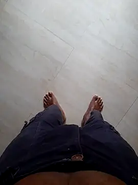 Snapshot of SuranSexy33 chatting on 01-02-25, 06:50 SuranSexy33 online show from 01-02-25, 06:50