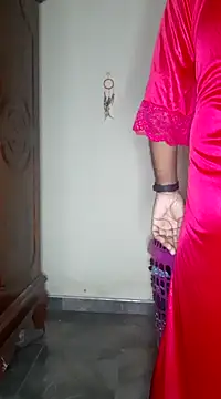 Snapshot of SuranSexy33 chatting on 02-25-25, 03:31 SuranSexy33 online show from 02-25-25, 03:31