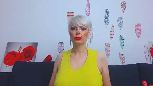 Snapshot of ForeverBarbie_ chatting on 10-20-25, 11:05 ForeverBarbie online show from 10-20-25, 11:05