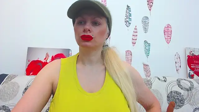 Snapshot of ForeverBarbie_ chatting on 12-15-25, 02:16 ForeverBarbie online show from 12-15-25, 02:16