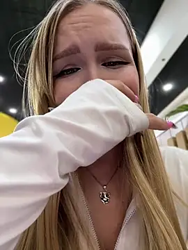 Snapshot of mur_girl chatting on 02-16-25, 11:49 mur girl online show from 02-16-25, 11:49