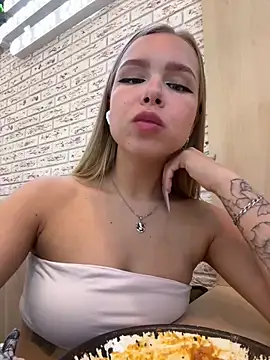 Snapshot of mur_girl chatting on 03-09-25, 10:19 mur girl online show from 03-09-25, 10:19