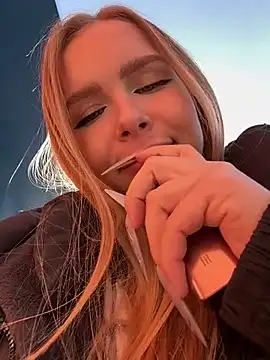 Snapshot of mur_girl chatting on 03-17-25, 11:42 mur girl online show from 03-17-25, 11:42