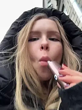 Snapshot of mur_girl chatting on 11-28-25, 12:19 mur girl online show from 11-28-25, 12:19