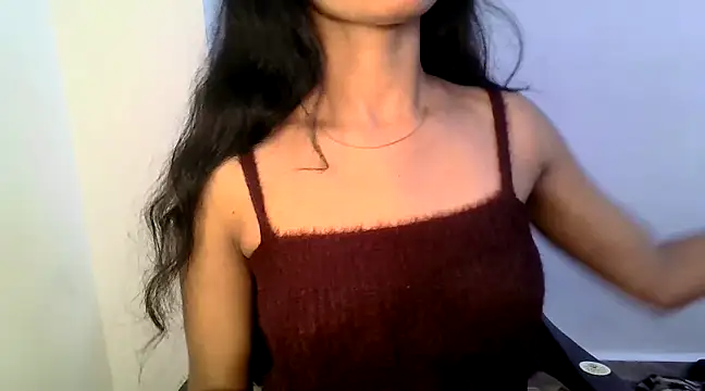 Snapshot of RIYAA_2 chatting on 01-08-25, 05:26 RIYAA 2 online show from 01-08-25, 05:26