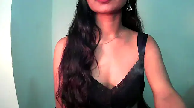 Snapshot of RIYAA_2 chatting on 01-12-25, 11:04 RIYAA 2 online show from 01-12-25, 11:04