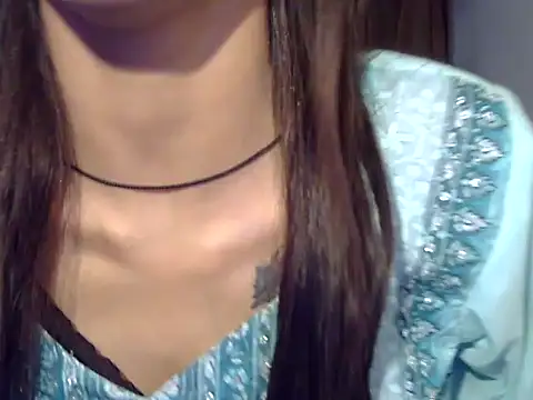 MAAYRA 09 online show from 01-11-26, 05:12