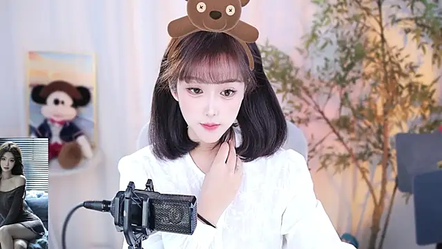 Snapshot of Arwyn-rr chatting on 12-09-24, 12:19 Arwyn-rr online show from 12-09-24, 12:19