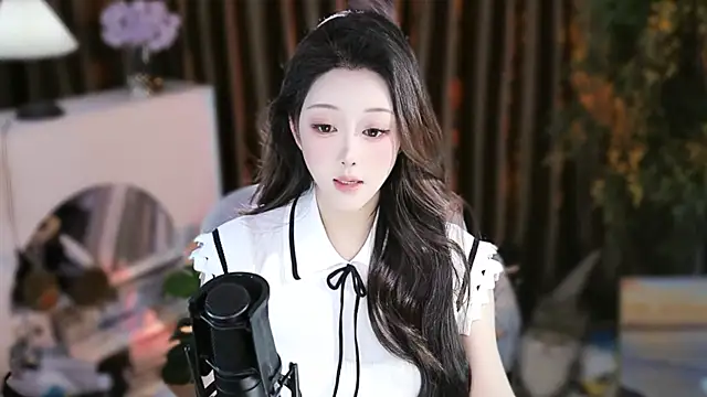 Snapshot of Arwyn-rr chatting on 11-10-25, 09:08 Arwyn-rr online show from 11-10-25, 09:08