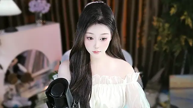 Snapshot of Arwyn-rr chatting on 11-11-25, 10:59 Arwyn-rr online show from 11-11-25, 10:59